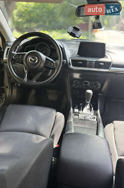 Седан Mazda 3 2017 в 