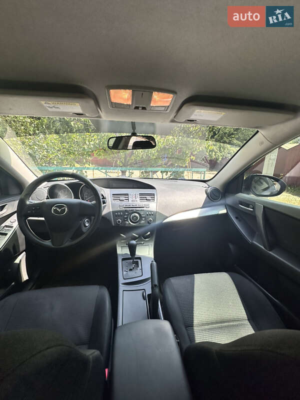 Седан Mazda 3 2013 в Днепре