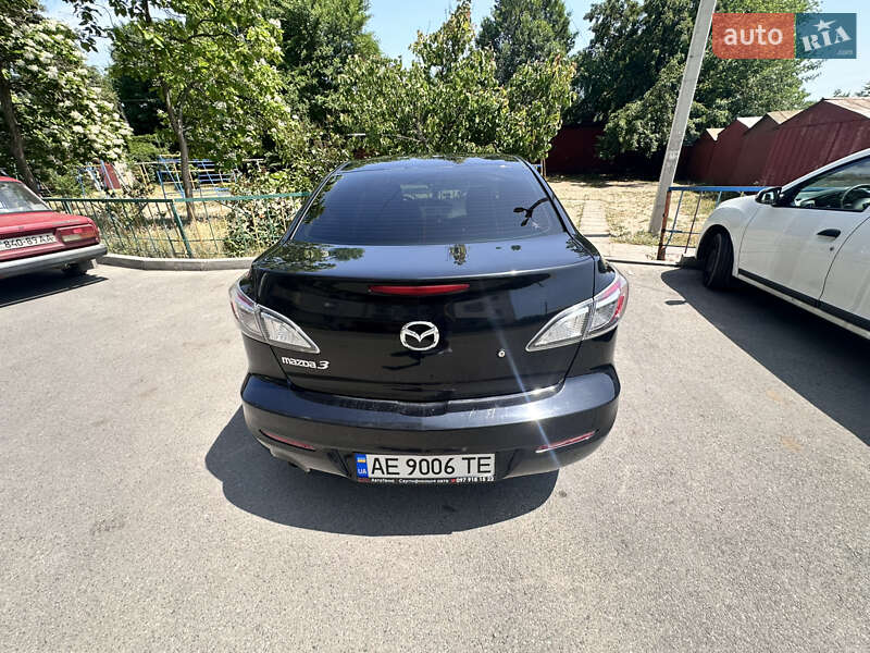 Седан Mazda 3 2013 в Днепре