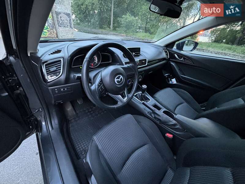 Седан Mazda 3 2015 в Днепре