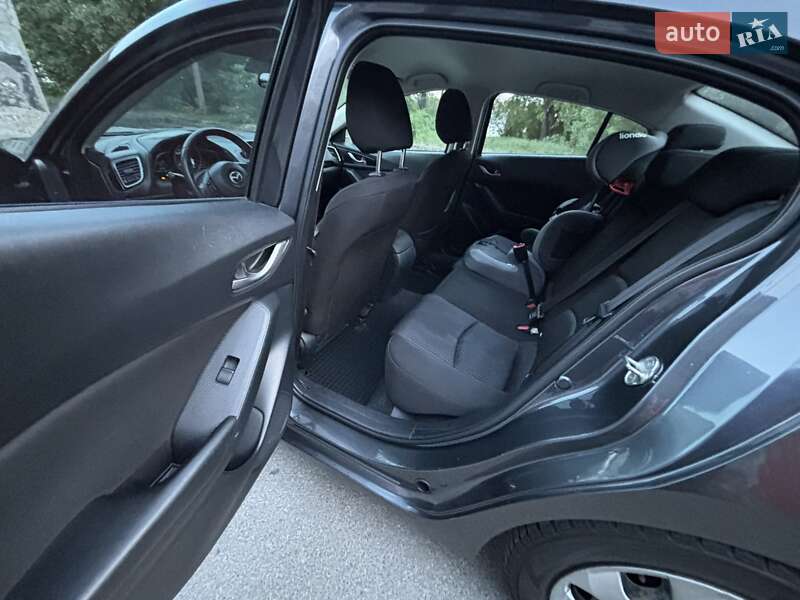 Седан Mazda 3 2015 в Днепре