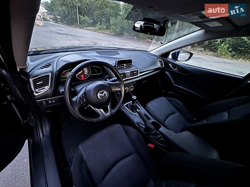 Седан Mazda 3 2015 в Днепре