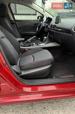 Седан Mazda 3 2016 в 