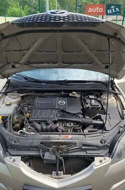 Хэтчбек Mazda 3 2005 в Коростышеве