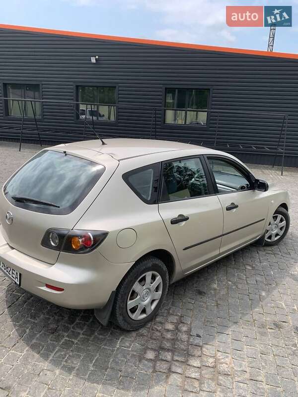 Хэтчбек Mazda 3 2005 в Коростышеве