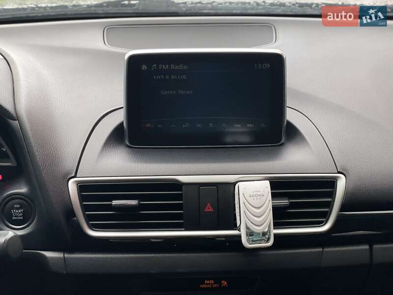 Седан Mazda 3 2016 в Днепре