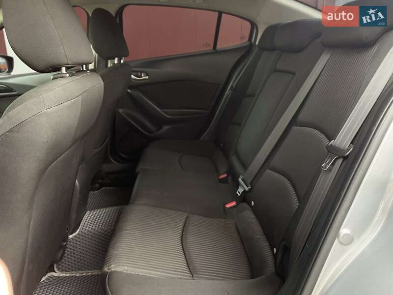 Седан Mazda 3 2016 в Днепре