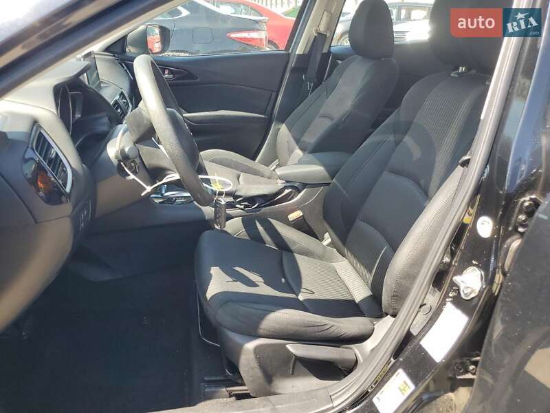 Седан Mazda 3 2016 в Львове