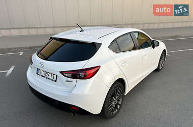 Хэтчбек Mazda 3 2015 в 