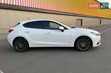 Хэтчбек Mazda 3 2015 в 