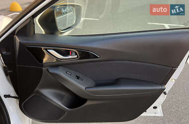 Хэтчбек Mazda 3 2015 в 