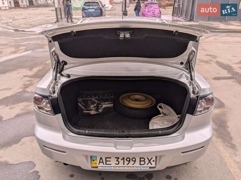 Седан Mazda 3 2007 в Днепре