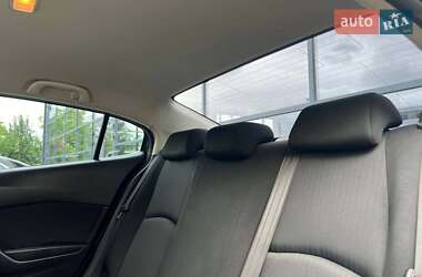 Седан Mazda 3 2015 в 