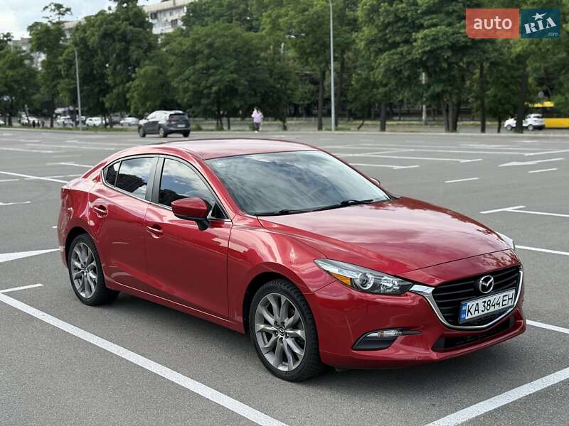 Седан Mazda 3 2018 в Киеве