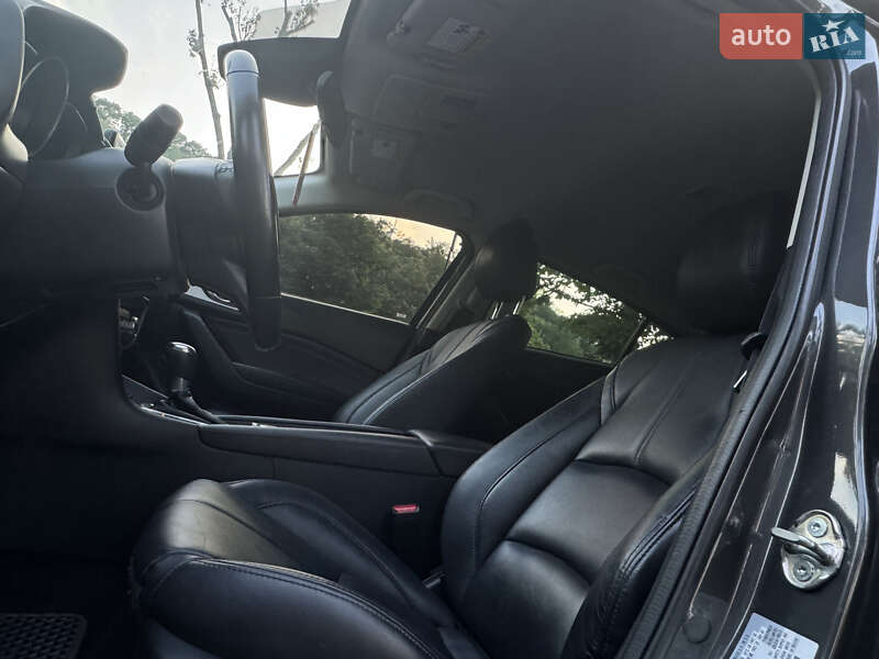 Седан Mazda 3 2017 в Киеве