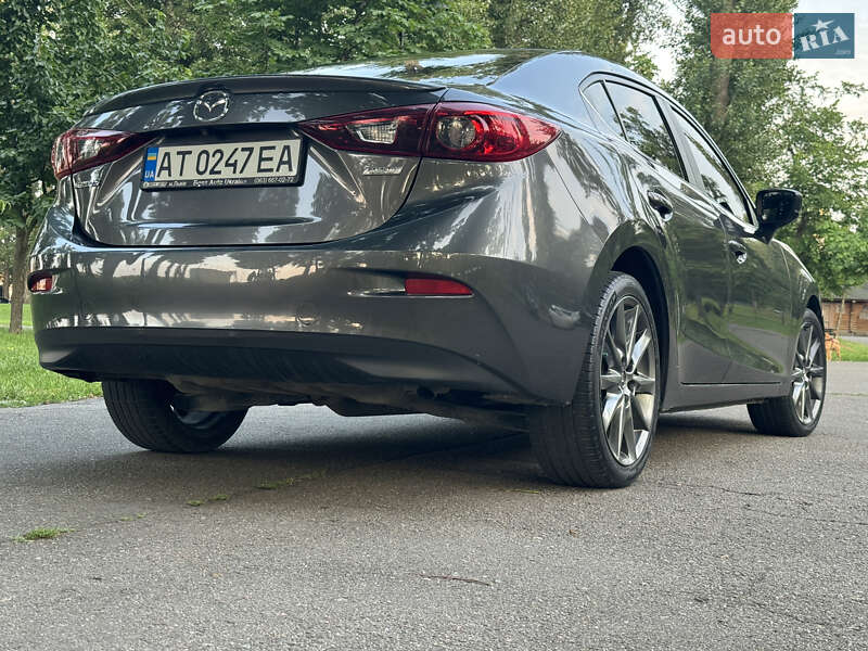Седан Mazda 3 2017 в Киеве