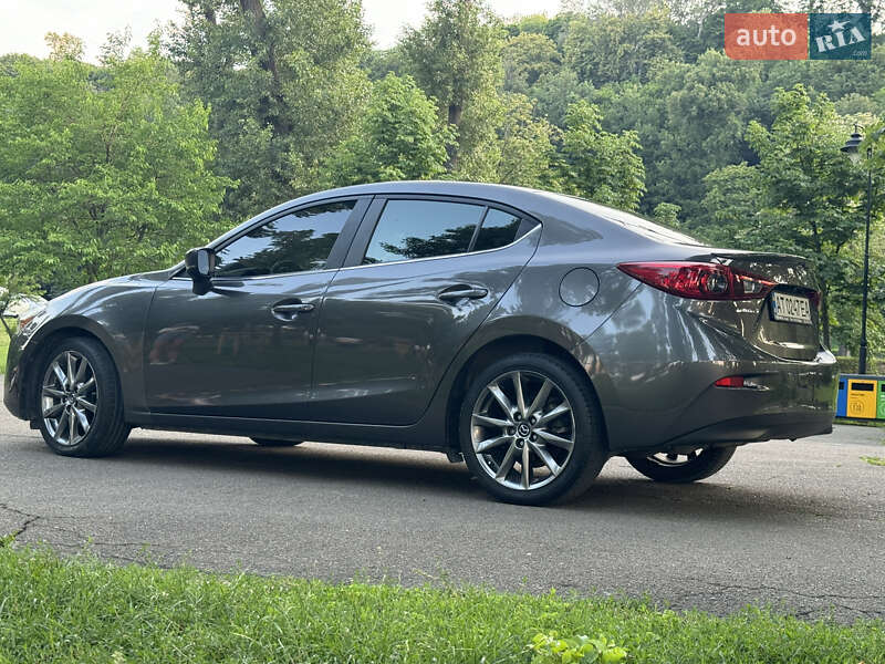 Седан Mazda 3 2017 в Киеве