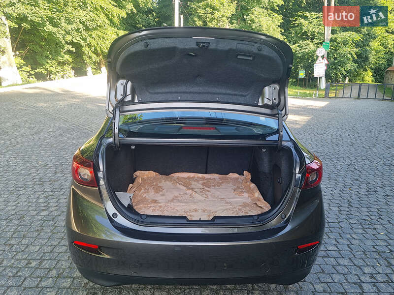 Седан Mazda 3 2013 в Чернівцях