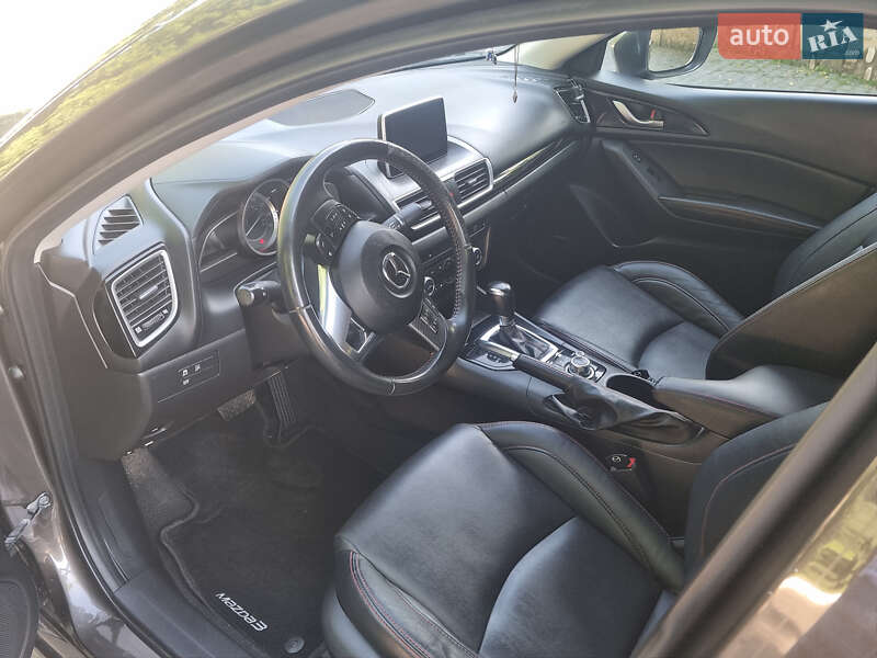 Седан Mazda 3 2013 в Чернівцях