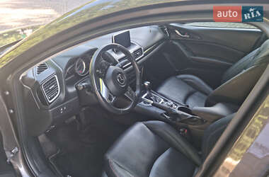 Седан Mazda 3 2013 в Чернівцях
