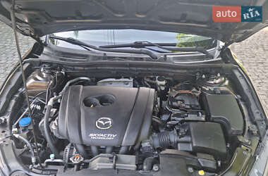 Седан Mazda 3 2013 в Чернівцях