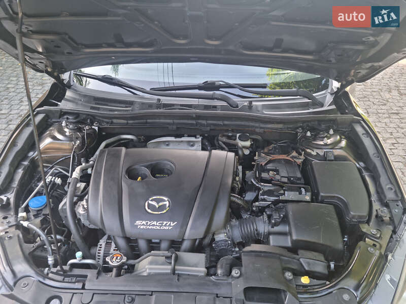 Седан Mazda 3 2013 в Чернівцях