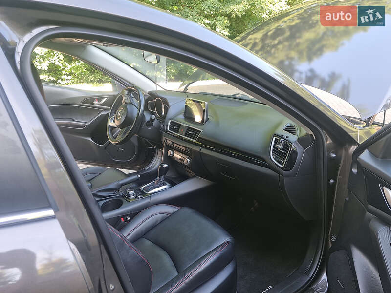 Седан Mazda 3 2013 в Чернівцях