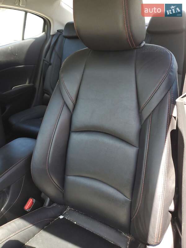 Седан Mazda 3 2013 в Чернівцях