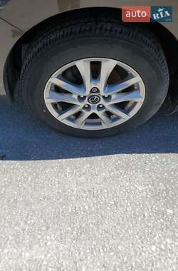 Седан Mazda 3 2013 в Чернівцях