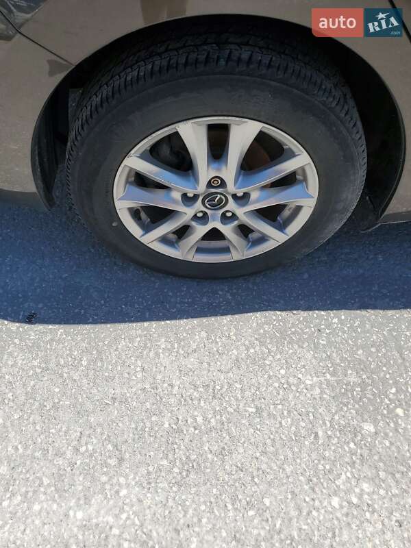 Седан Mazda 3 2013 в Чернівцях