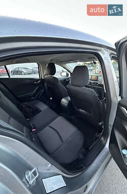 Седан Mazda 3 2015 в 
