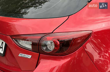 Хэтчбек Mazda 3 2017 в 