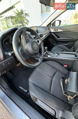 Седан Mazda 3 2017 в 