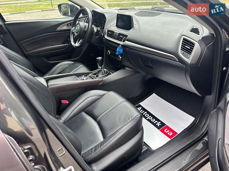 Седан Mazda 3 2018 в Запорожье