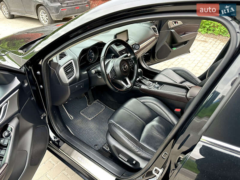 Седан Mazda 3 2018 в Киеве