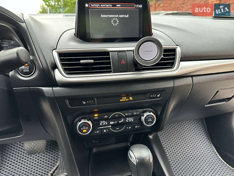 Седан Mazda 3 2018 в Киеве