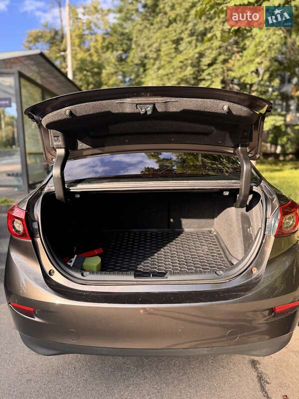 Седан Mazda 3 2016 в Києві