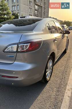 Седан Mazda 3 2013 в Дніпрі