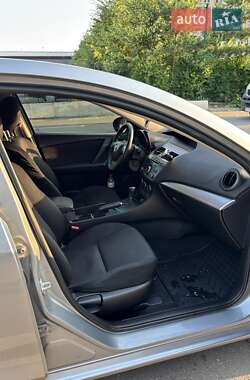 Седан Mazda 3 2013 в Дніпрі