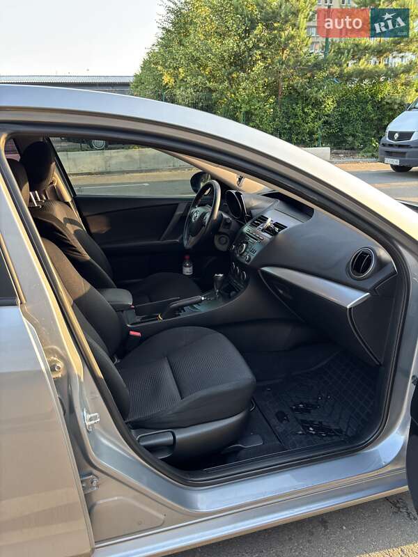 Седан Mazda 3 2013 в Днепре