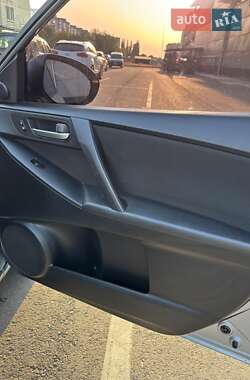 Седан Mazda 3 2013 в 