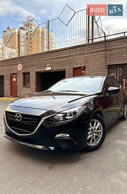 Седан Mazda 3 2015 в Львове