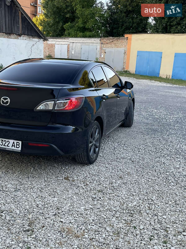 Седан Mazda 3 2009 в Волочиську