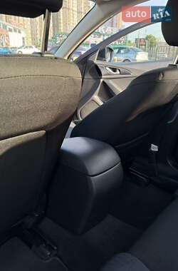 Седан Mazda 3 2014 в 
