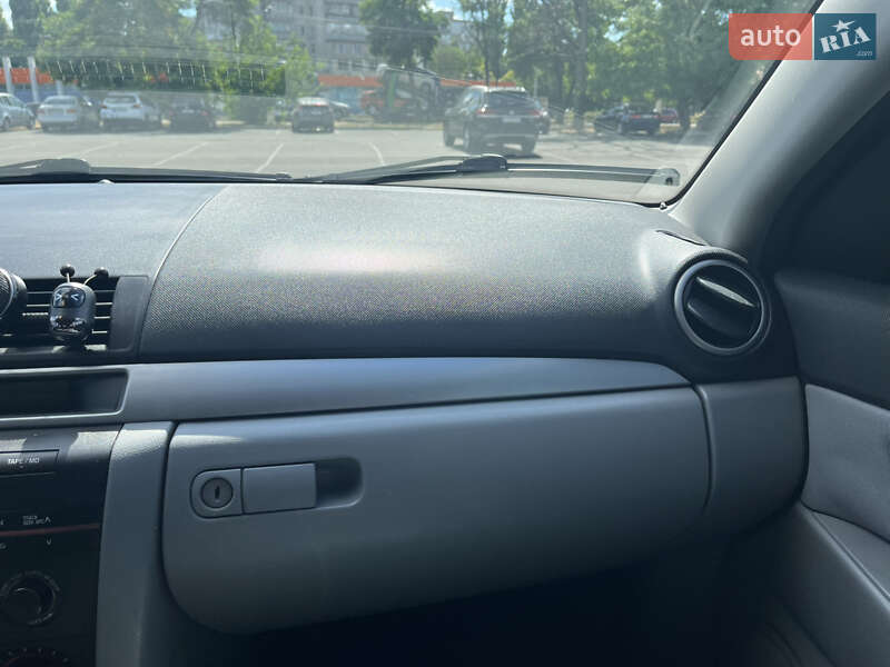 Седан Mazda 3 2004 в Одесі