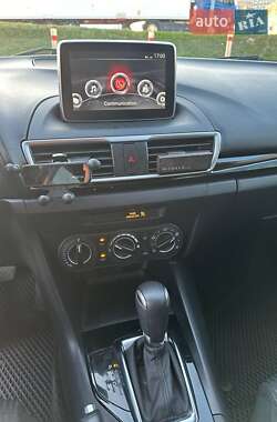 Седан Mazda 3 2016 в 