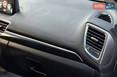 Седан Mazda 3 2016 в 