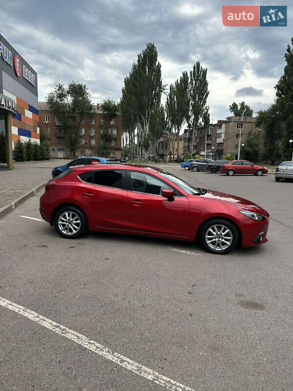 Хэтчбек Mazda 3 2016 в Кривом Роге