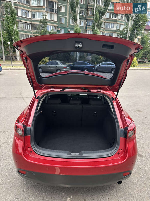 Хэтчбек Mazda 3 2016 в Кривом Роге