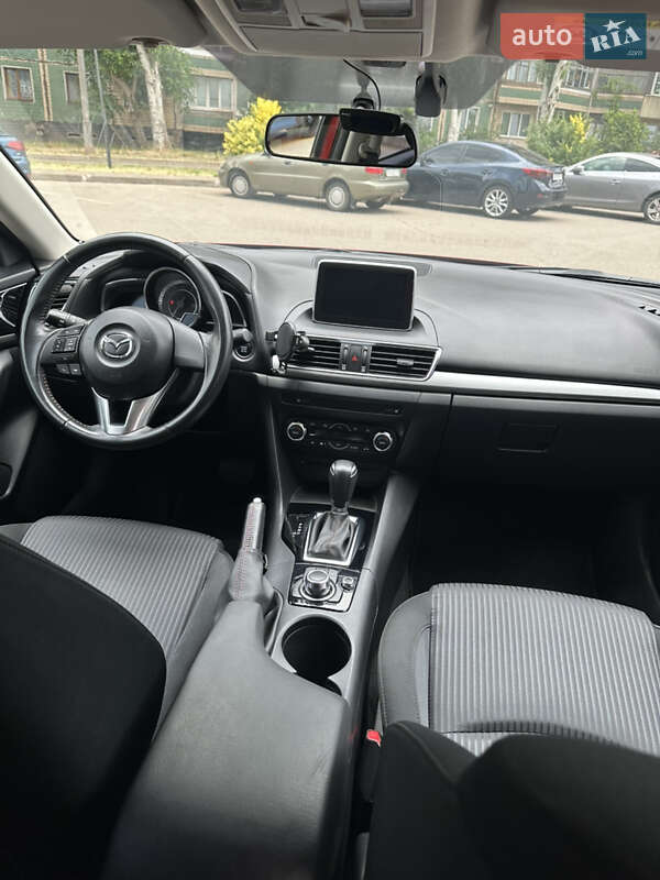 Хэтчбек Mazda 3 2016 в Кривом Роге